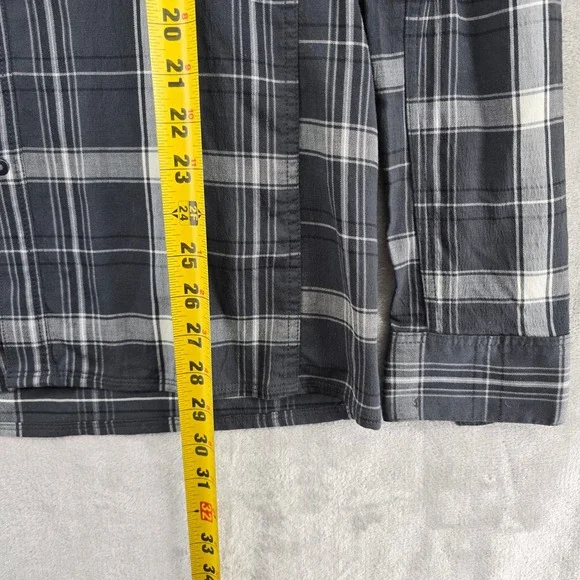 Icebreaker Merino Plaid Button Up Shirt Mens Small Long‎ Sleeve Pocket * holes - Picture 4 of 13